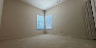 Beautiful 3 room /2.5 bath Gated Community W/ Pool Close to the Skyway Gallery 19