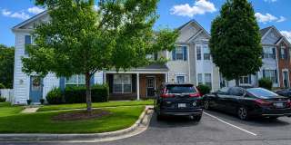 Beautiful 3-Bedroom Townhome in Beverly Crest Beautiful 3-Bedroom Townhome in Beverly Crest Gallery 1
