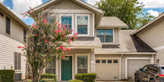 Two Bedroom Townhouse, Great Location! Gallery 1