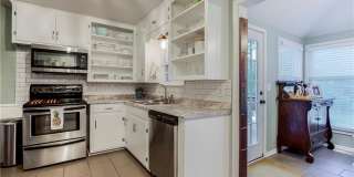 COMING SOON - Adorable Home in Lenexa Gallery 7