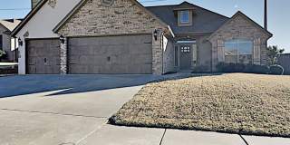 Beautiful 4 Bedroom 2.5 Bath Home in Edmond Gallery 1