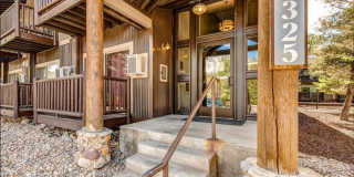 Downtown! Gorgeous Main Floor Furnished Studio Gallery 1