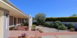 Architect’s Dream with Panoramic Valley Views in Private Calabasas Cul-de-Sac Gallery 6