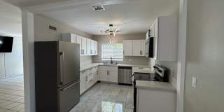 6 BEDROOM 4 BATHROOM Gallery 1