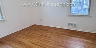 Crosstown Side By Side, Washer/Dryer In Unit, 1 Garage Space, Hardwood Floors, Dishwasher Gallery 10