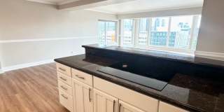 2-bed, 2-bath Condo with Sweeping Views of City and Space Needle! Gallery 7