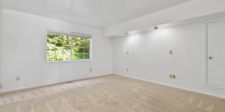 Beautiful 3-bedroom, 3-bath home on corner lot! Gallery 11