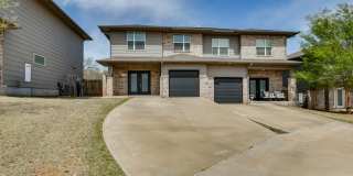 Brand New 3 Bed 2.5 Bath Duplex Includes Office Space (See Contact Info Below) Gallery 4