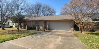 Great Central Location - 3 Bed / 2 Bath Single Story! Gallery 1