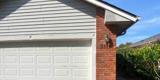 Four-Bedroom Duplex with Bonus Room & W/D Hookups – South Salem Gallery 1