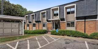 Room in 3 Bedroom Home at Winding River Dr Gallery 1