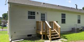 Charming 2BR Duplex in Oak Ridge Gallery 15