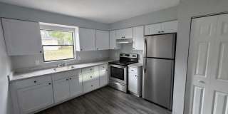 **Beautifully Updated (2BR/1BA) Lakeland Duplex** Gallery 1