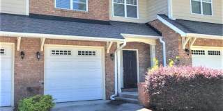 Beautiful 3 Bedroom / 2.5 Bathroom Townhome - Available End of June! Gallery 1