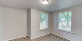 2607 East 10th Street Gallery 21