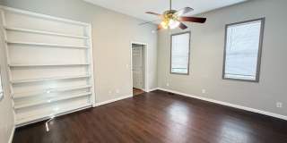 2 bedroom 1 bath home close to Churchill Downs Gallery 8