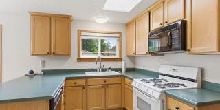 Modern & Cozy Spokane Retreat | Prime Location Near South Hill Gallery 4