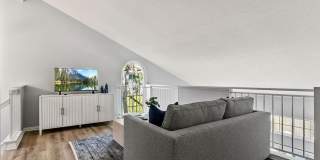 Updated & Furnished 3BR Townhome with Loft & Lake Access Gallery 17