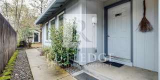 3 Bedroom / 3 Bath Home Available in the Heart of Shady Cove! Gallery 1