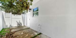 1041 Northeast 9th Avenue Gallery 6