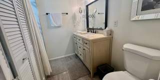 FULLY FURNISHED 2/2 OLD NE BUNGALOW - lease term through March 2027 Gallery 27