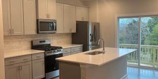 Room in 3 Bedroom Home at Memorial Pkwy Gallery 19