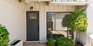 Beautiful Home in Nichols Hills + 3 bedrooms Gallery 1