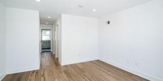 1532 CATHARINE Street Gallery 22