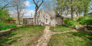 Miller Beach Living – Walk to the Lake! Gallery 4
