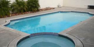 4-Bed, 2.5-Bath House w/2-Car Garage & Pool Gallery 5