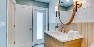 700 Holly Road Gallery 28