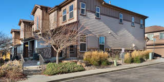 Beautiful 2 bdrm end unit with attach 2 car garage Gallery 4