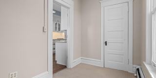 Stunning 3 bedroom main floor unit in prime Saint Paul location. Gallery 13