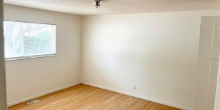 3 Bed / 2 Bath Half Duplex Near Valley Fair Mall — Fenced Yard & Carport Gallery 5