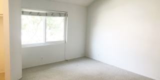 Amazing 2 bedroom townhome in the Woodbridge Community! Amazing 2 bedroom townhome in the Woodbridge Community! Gallery 1