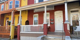 Spacious 2 bedroom 1.5 bathroom Victorian Style Apartment in Lancaster City with Bonus Room! Spacious 2 bedroom 1.5 bathroom Victorian Style Apartment in Lancaster City with Bonus Room! Gallery 1