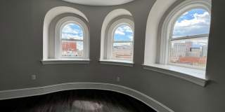 306 W Franklin Gallery 60