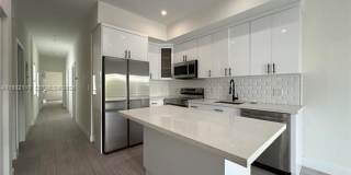 1786 SW 9th St # 4 (A11932110) Gallery 1