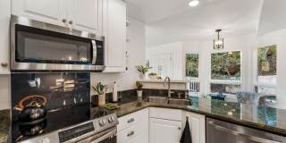 2570 Lillie Avenue Gallery 17