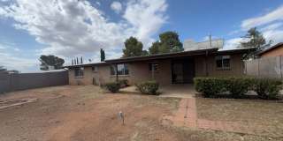 AVAILABLE NOW! 3 Bedroom, 2 Bath Huge Home Gallery 26