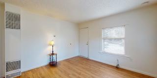 Charming Two Bedroom In the Heart of Downtown Kent ! Gallery 4