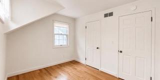229 Linden Street Gallery 18