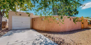 Charming Vintage North Campus home Gallery 1