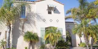 Rare 2-Story 1 Bed | 1 Bath Casita in Eastlake III – All Utilities & WiFi Included! Gallery 1