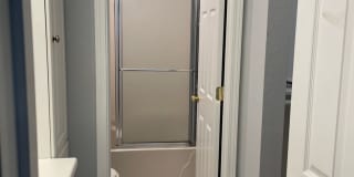 2 bed, 2 bath South Columbia Gallery 11