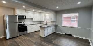 4 Bedroom with a Huge Fenced Back Yard! Gallery 10