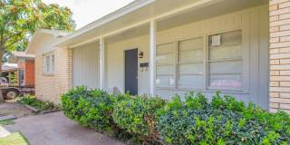 Centrally Located 3 Bedroom 2 Bathroom house! Gallery 4