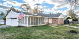 Charming 3BR House in East Windsor Gallery 3