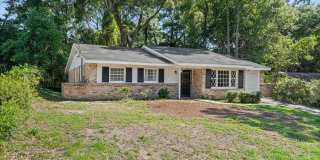 Three bedroom home close to USA with a garage Gallery 22