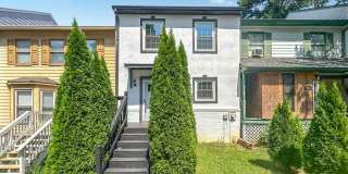 Charming 3BR Townhome Living in the Heart of Jonquil City! Gallery 1